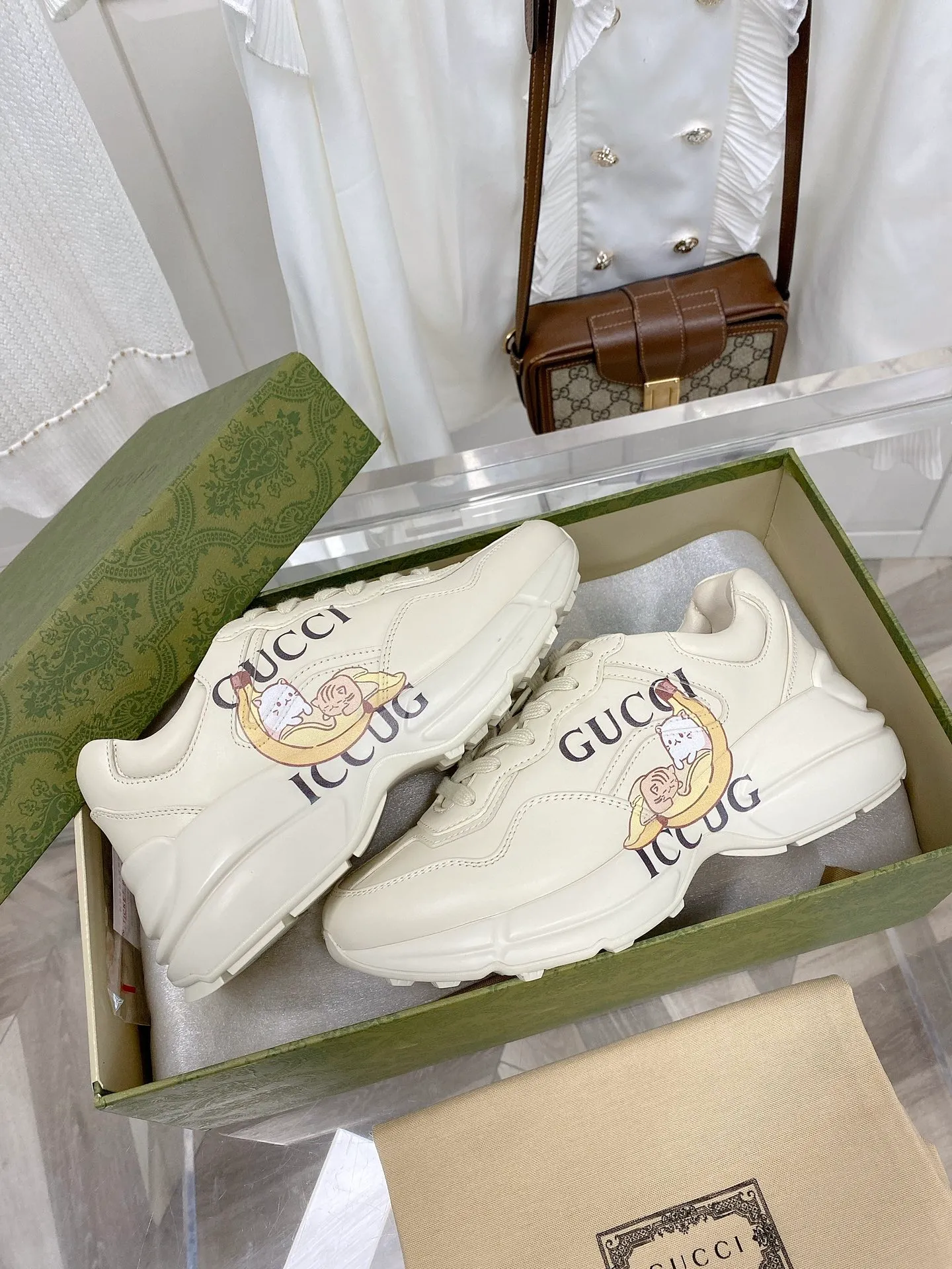 👟👟Ex-factory price 480👟👟 Women's Shoes Factory Upgraded Version 2022 Gucci Gucci top version couple's dad shoes series is new! 🖤 ⚠GG couple’s dad shoes have been popular in recent years; new colors are updated constantly; Gucci has updated new colors in 2022, and our home and counters have new ones at the same time. This classic dad shoe has celebrities and Internet celebrities Anchors and others are sure to plant grass and call ❤ Classic fashion style, distressed leather surface, 5D drawing printing; mixed surface splicing colors, etc... Original customization (off-white eco-friendly cowhide, first layer of cowhide inside), original outsole... Shiny colorful drawings embellish the sides of the shoe body, old color rubbing, package production technology, 1:1 creation / only to make the best shoes. Size: Women’s 35-45